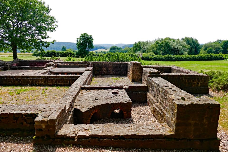 Mauern der Römischen Villa Haselburg bei Höchst-Hummetroth