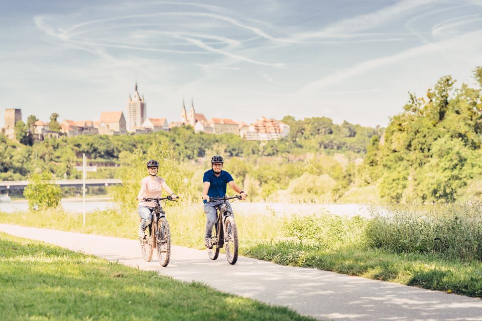 Der 37 km lange Salz & Sole-Radweg erinnert an die Gwinnung von Salz und Sole und bietet den Radfahrern entlang des Neckars und durch das Fünfmühlental eine idyllische und romantische Kulisse. 