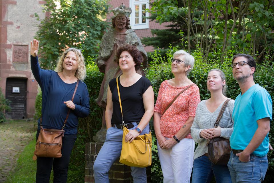 Gehen Sie mit uns auf eine Zeitreise der Architektur in der malerischen Altstadt Amorbachs.
