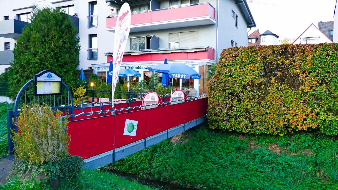 Das in Bad König sehr beliebte Kaffeekännchen ist ein gemütliches Café-Bistro direkt an der Kimbach in der Nähe der Odenwaldtherme mit Terrasse und Wintergarten.