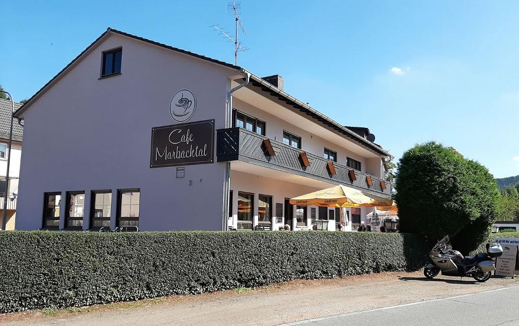  Das Café Marbachtal befindet sich unweit des Marbachstausees in Mossautal/Hüttenthal.