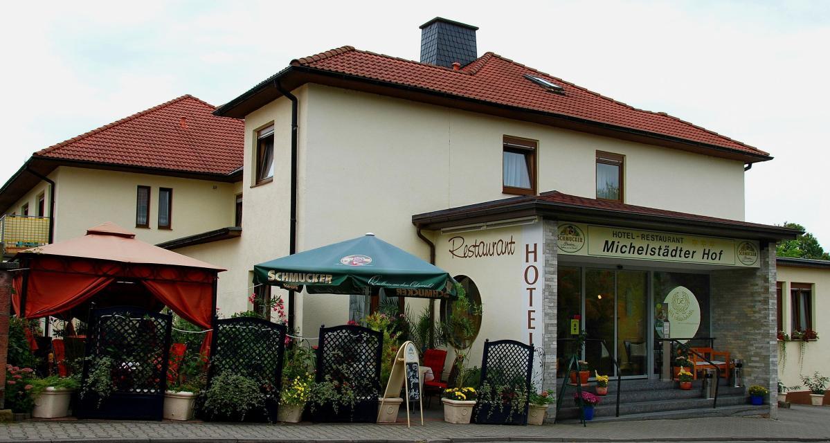 Das Restaurant Michelstädter Hof ist täglich geöffnet und bietet sowohl um die Mittagszeit als auch Abends regionale Odenwälder Küche.