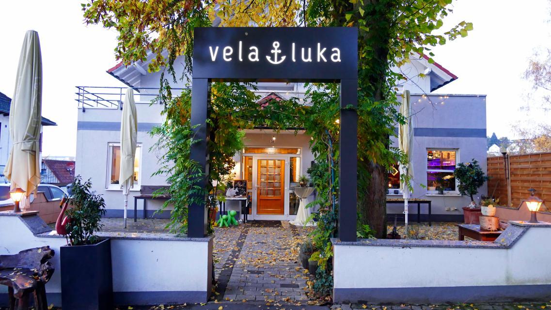 Das junge Team vom Restaurant Vela Luka bietet regionale odenwälder Produkte, mediterrane Grillspezialitäten und feine Küche aus aller Welt. Ein Ort zum Geniessen!