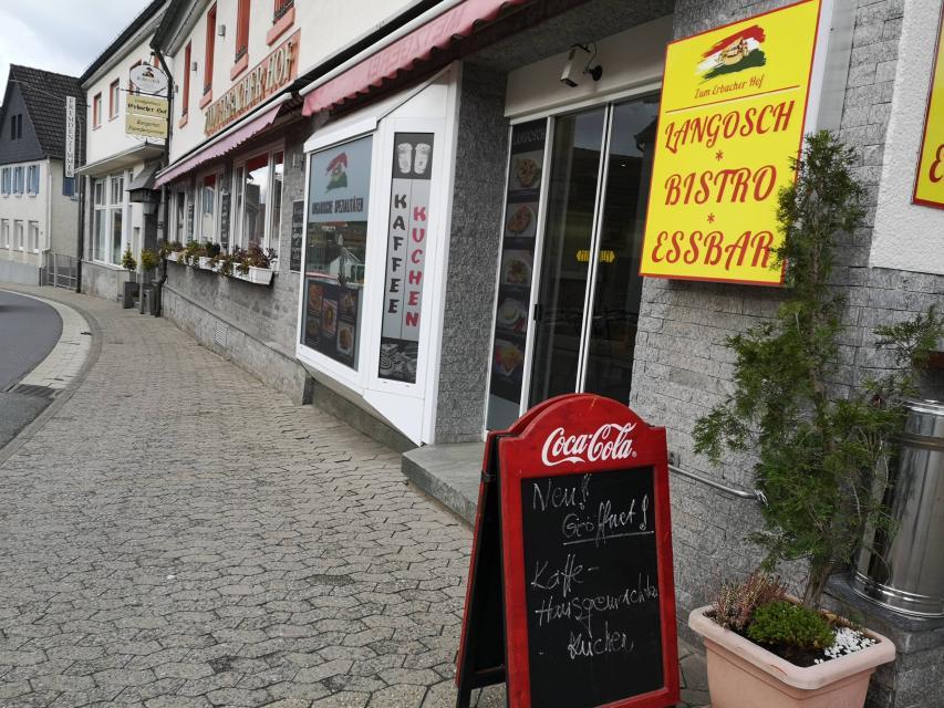 Unser Restaurant und Bistro bieten Ihnen Ungarische und Deutsche Spezialitäten aller Arten von Langosch und Goulasch bis zum Zanderfilet.