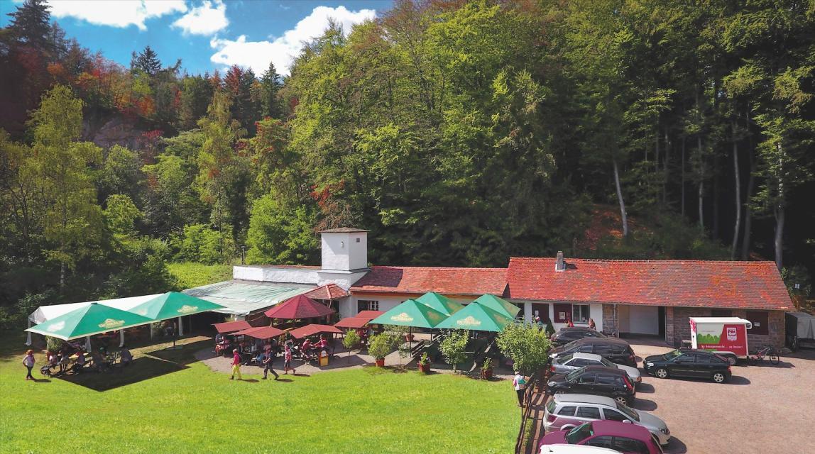 "Zum Steigkopf" ist die ideale Gaststätte zur Einkehr nach einem schönen Waldspaziergang, einer ausgedehnten Wanderung – oder einfach nur so, weil die regionalen Speisen hier so gut schmecken.