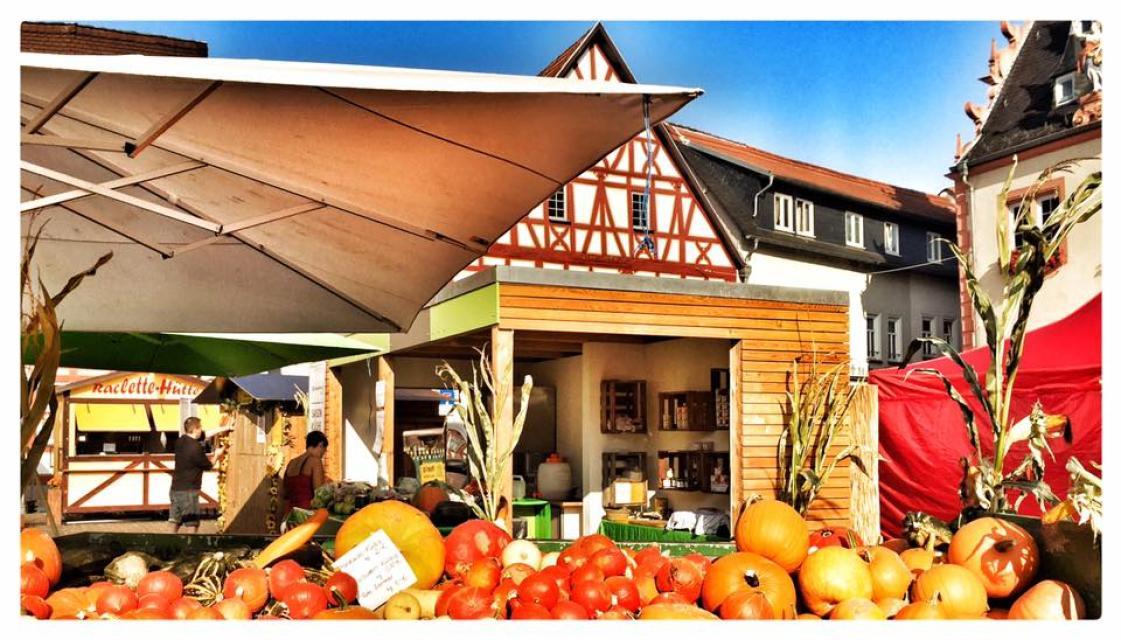 Der Hofladen auf dem Birkenhof bietet ein umfassendes Sortiment regionaler Produkte , darunter auch Odenwälder Kartoffeln.