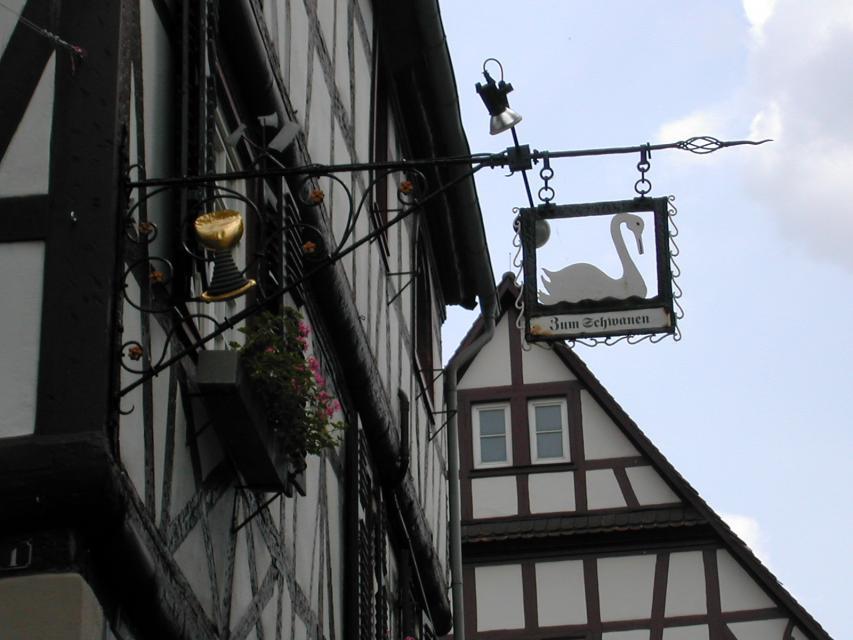 Architecture and cuisine meet on this guided tour through Heppenheim. Enjoy this combination!