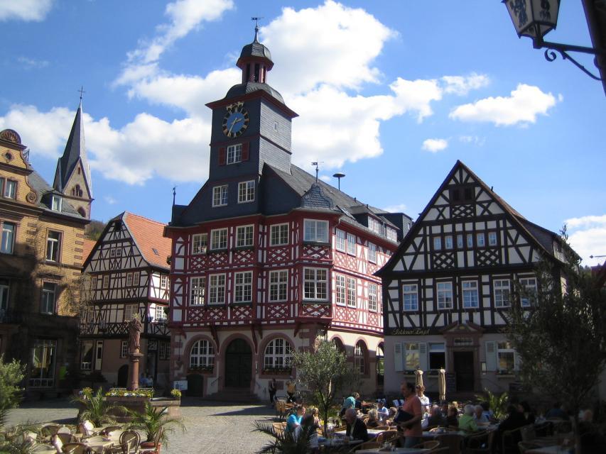Discover the old town of Heppenheim with its romantic alleys and many sights.