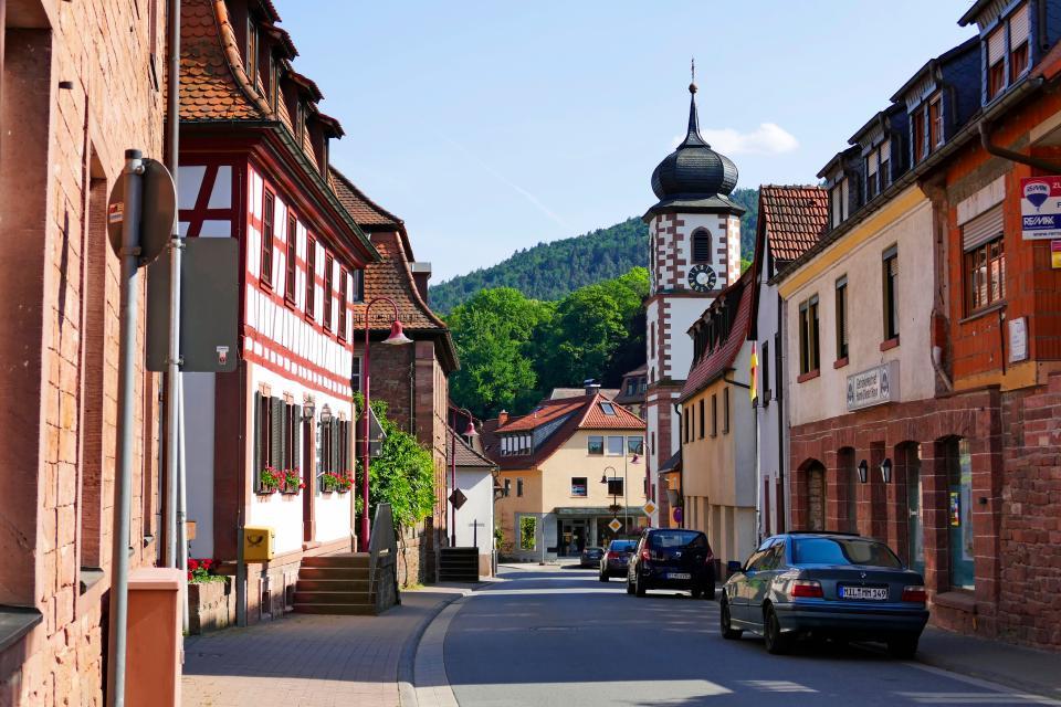 Zwischen den Bergen des Odenwaldes und dem Main liegt die kleine Gemeinde Laudenbach. 