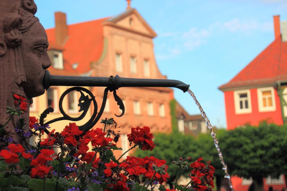 An all-round view that includes history as well as architecture is thrown on this introductory tour of Miltenberg and its special features.