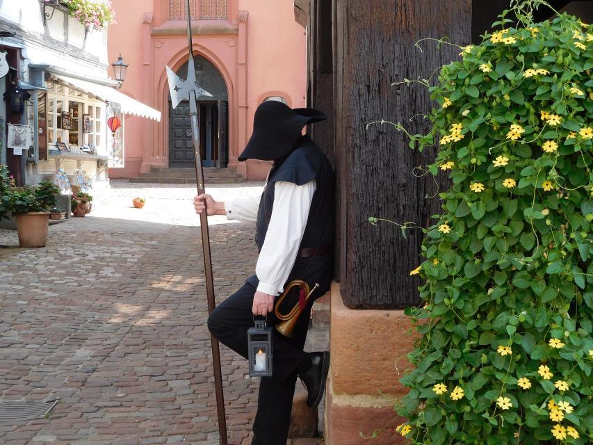 In his historical costume, the Michelstädter night watchman takes you into the dark old town and tells you interesting facts from past centuries.