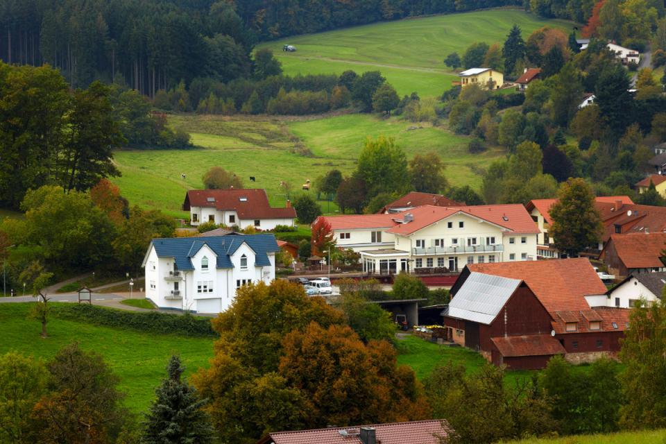 You will spend two days in one of the most beautiful valleys in the Odenwald - in Mossautal in the Güttersbach district. You live in the beautifully scenic Hotel Haus Schönblick.
                 title=