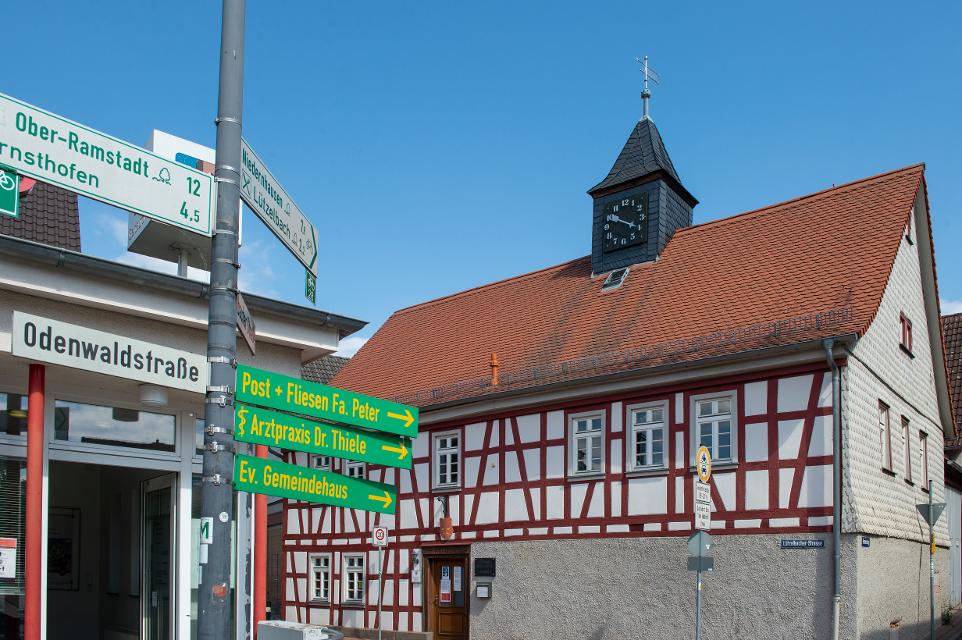 In dem Alten Rathaus in Brandau sind heute die Bücherei und das Heimatmuseum untergebracht. 