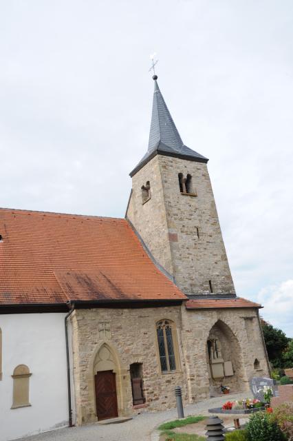 Auf dem Michaelsberg hoch über Gundelsheim steht die romanische Michaelskapelle. 