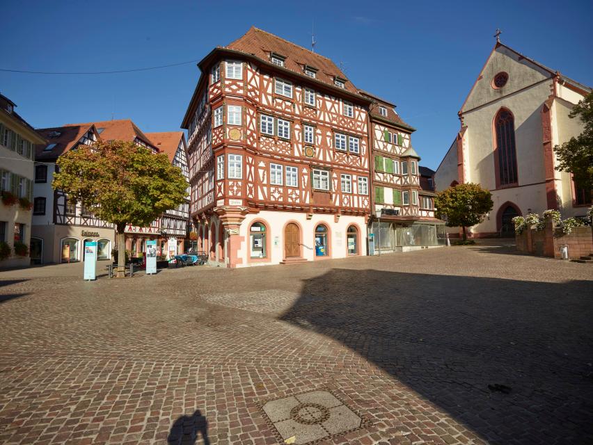 Die Große Kreisstadt Mosbach glänzt durch ihre malerische Altstadt mit mediterranem Flair, einer breiten Vielfalt an inhabergeführten Geschäften, Cafés und einer herrlichen Natur mit fantastischen Wander- & Radwegen. 