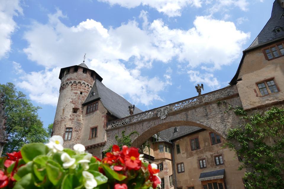 Schloss Fürstenau in Michelstadt-Steinbach zählt zu den schönsten und romantischsten Schlössern in der Region. Die Schlossanlage kann von außen besichtigt werden.