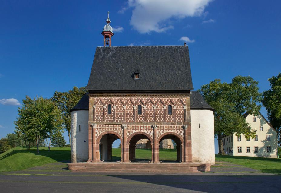 Das Kloster Lorsch war ein bedeutendes Machtzentrum im Mittelalter. Es hatte großen Einfluss auf die Geschichte von Odenwald und Bergstraße.