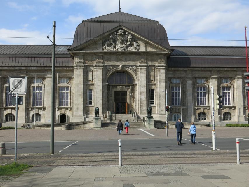 Die Kunst- und Naturaliensammlungen der Landgrafen und Großherzöge bilden den Grundstock des heutigen Landesmuseums.