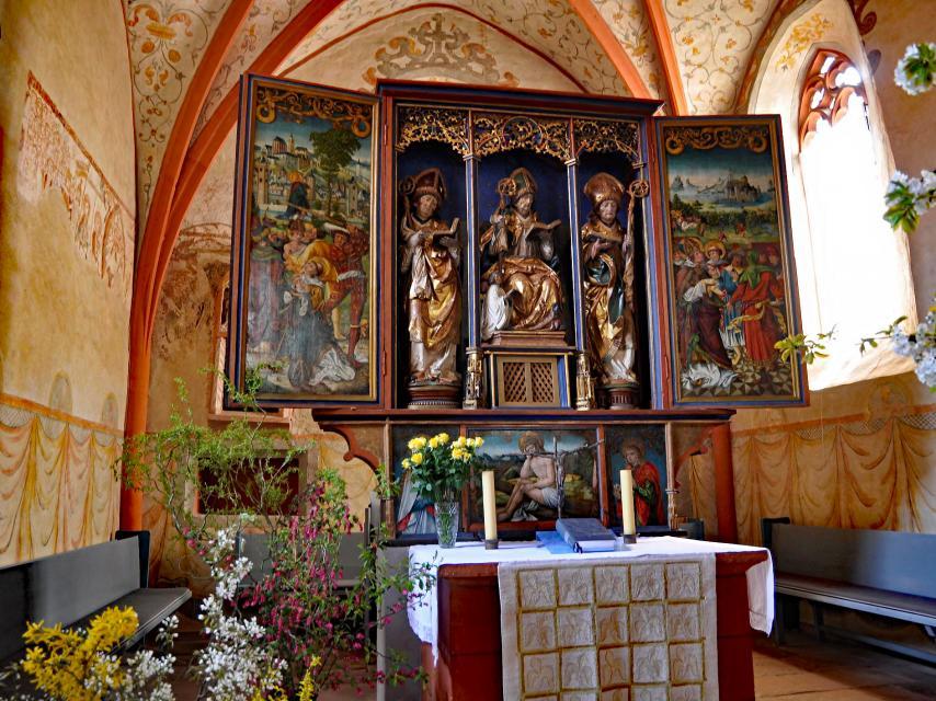 Die evangelische Kirche im Brombachtaler Ortsteil Kirchbrombach wurde in der Mitte des 15. Jahrhunderts im barocken Stil errichtet.
