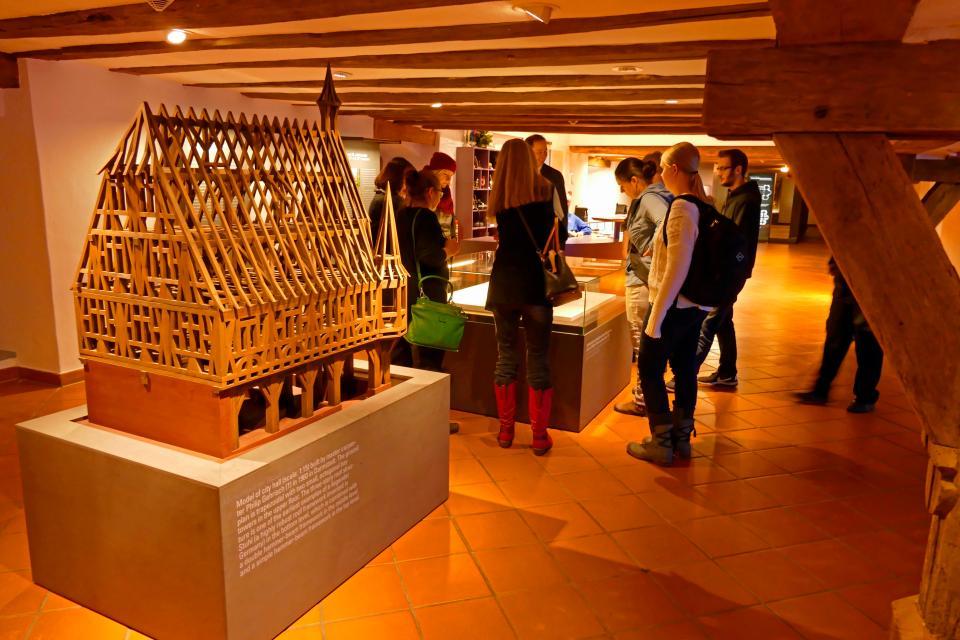 Im Museum in der Kellerei von Michelstadt ist eine Ausstellung zur wechselvollen Geschichte der Stadt. Im Dachgeschoss gibt es eine Modelleisenbahnausstellung.