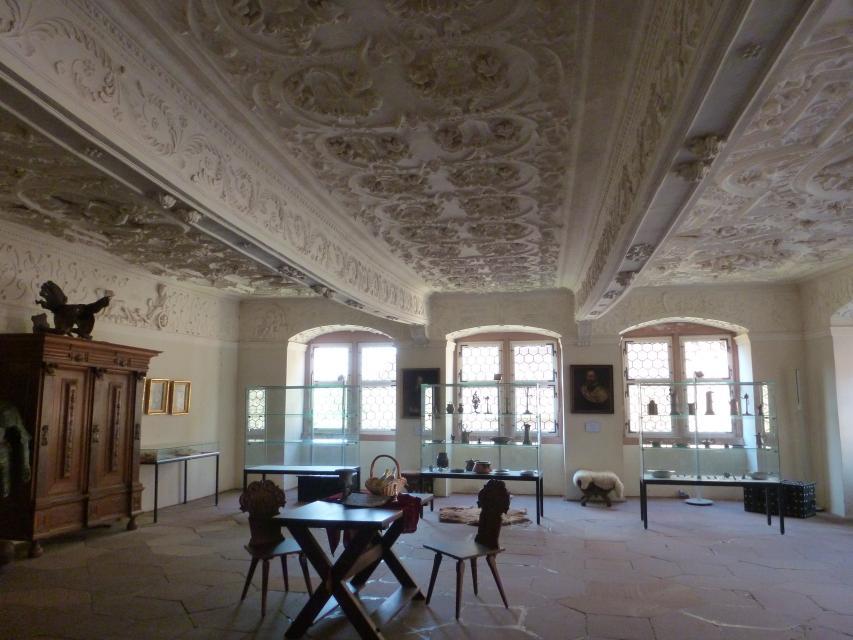Das Museum der Burg Breuberg zeigt eine umfangreiche Sammlung zur Burggeschichte. Besonders sehenswert ist der Rittersaal.
                 title=