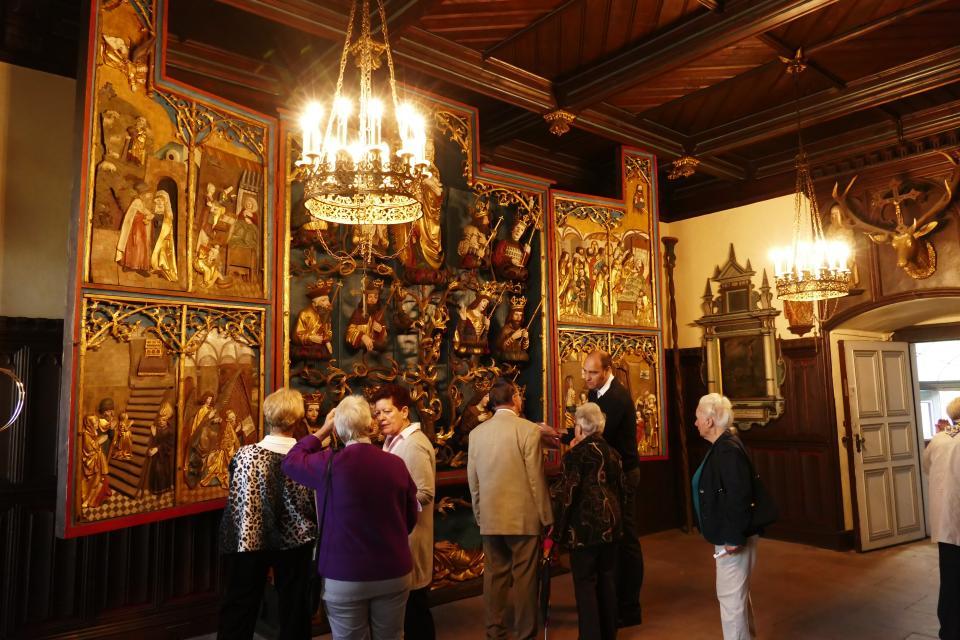 Der Schöllenbacher Altar aus dem Jahr 1515 ist ein Meisterwerk der Spätgotik. Er beeindruckt durch die lebendigen Darstellungen und darf bei einem Besuch im Schloss Erbach nicht fehlen.