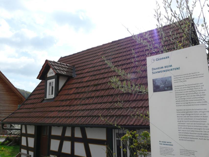 Das Hirtenhaus ist das wohl älteste und kleinste Gebäude Grasellenbachs.