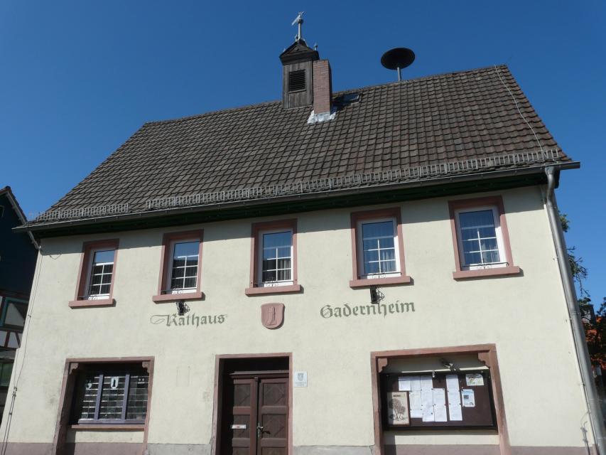 Das Heimatmuseum Gadernheim zeigt bäuerliches Mobiliar, landwirtschaftliche Geräte und Odenwälder Trachten.