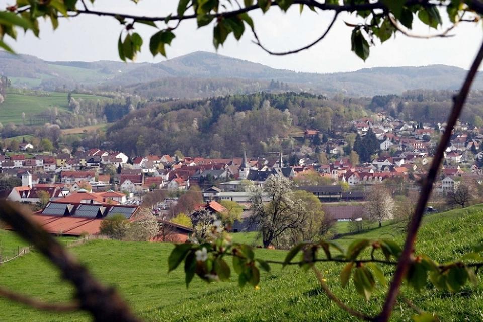Die im Weschnitztal gelegene Gemeinde Mörlenbach wird vom namensgebenden Mörlenbach und der Weschnitz durchflossen.