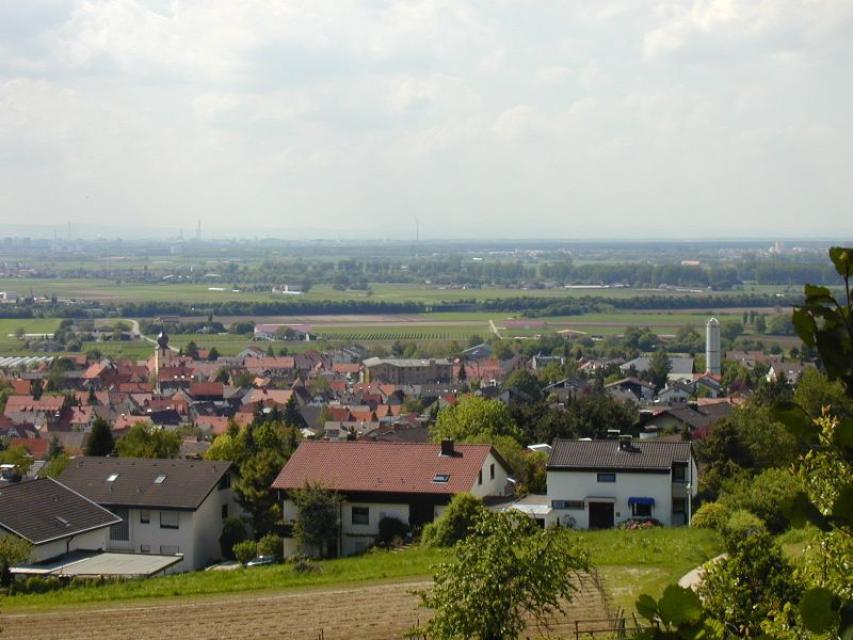 Hirschberg an der Bergstraße ist ein Zusammenschluß der Gemeinden Großsachsen und Leutershausen zur Einheitsgemeinde seit dem 1. Januar 1975.
