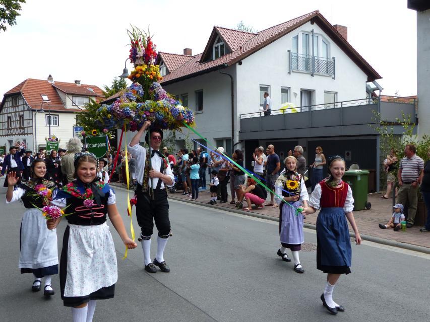 Das Burg- und Trachtenfest in Lindenfels ist das älteste Trachtenfest im Odenwald und wird seit dem Jahr 1904 gefeiert. Der historische Festumzug, das Burgfeuerwerk und der Kindernachmittag sind nur einige der tollen Programmpunkte.