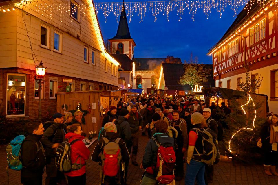 Seien Sie auch dieses Jahr wieder bei der Reichelsheimer Lichterweihnacht vor der Kulisse des historischen Ortskerns mit tollen Ständen und großartiger Unterhaltung dabei.