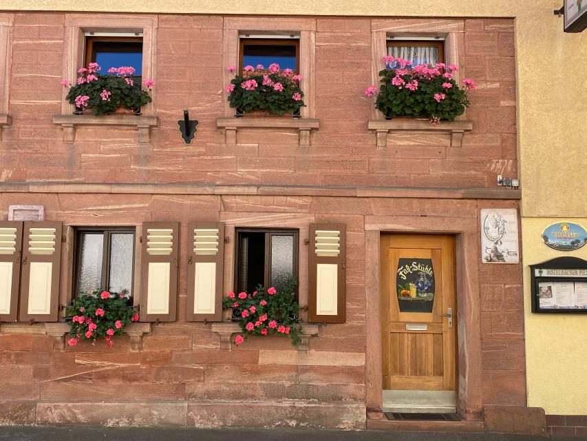 Das gemütliche Gasthaus Faßstüble in der historischen Altstadt von Amorbach bietet seinen Gäste hausgemachte fränkische Spezialitäten und Apfelwein.
                 title=