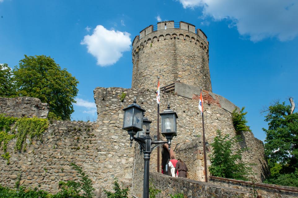 Schloss Alsbach ist nicht nur für Mittelalter-Fans spannend, es ist auch Ausgangspunkt für Natur und Ausblick