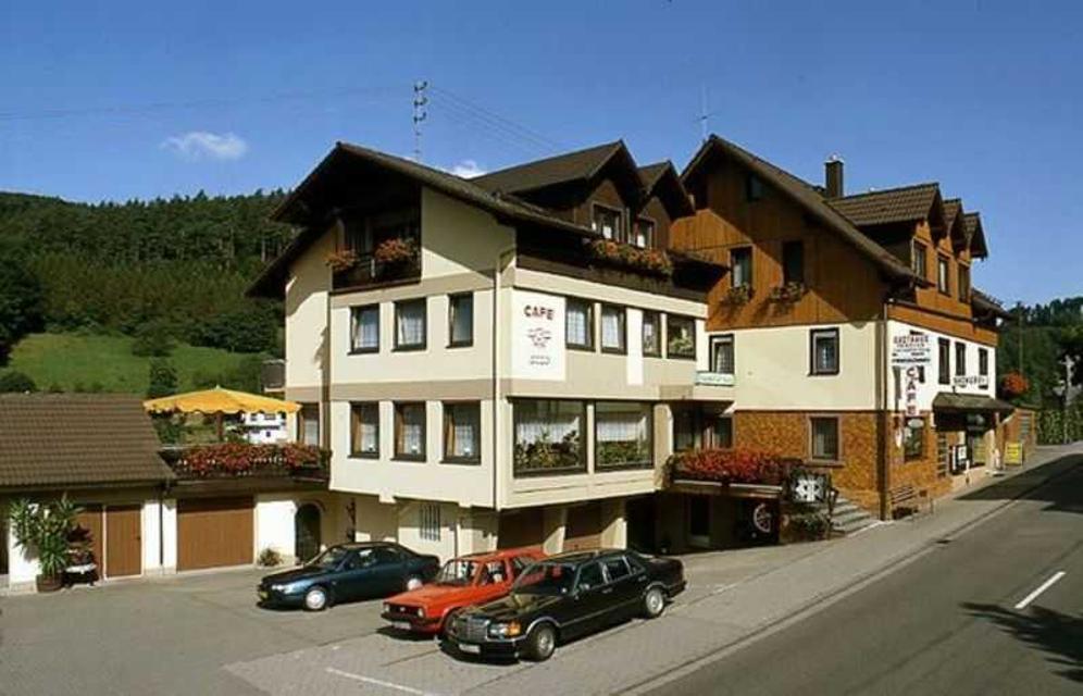 Zwischen den bewaldeten Höhen des Odenwaldes im lieblichen Gammelsbachtal liegt das Gasthaus-Pension-Bäckerei-Cafè 