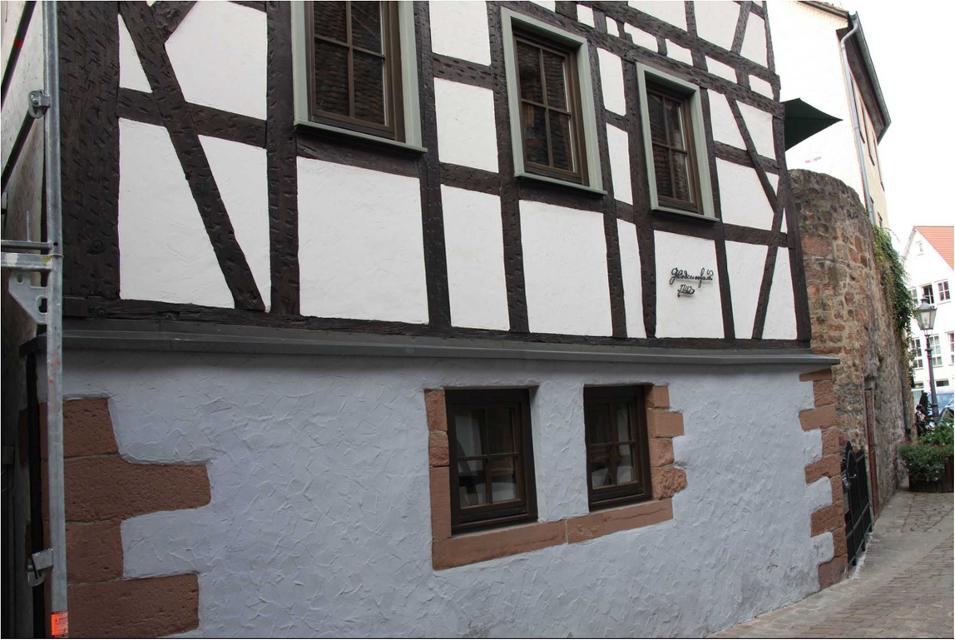 Das Ferienhaus liegt inmitten der wunderschönen Altstadt Michelstadts umringt von Weinkellern, einer Hausbrauerei und netten Cafés. 