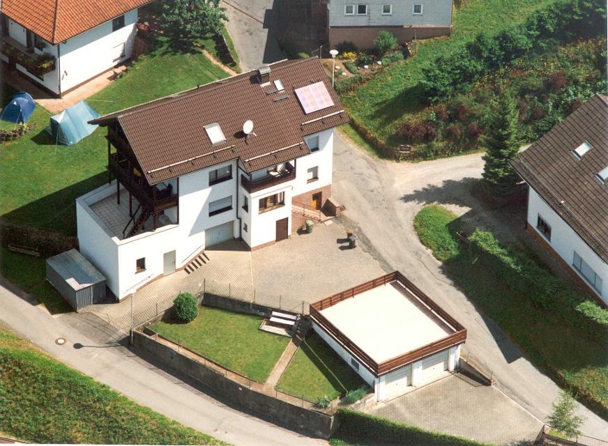 Schönes großzügiges Ferienhaus mit ca. 120 m² Wohnfläche, steht im Wald-Michelbacher Ortsteil Unter-Schönmattenwag, in einem der waldreichsten Gegenden Deutschlands im wunderschönen Odenwald.