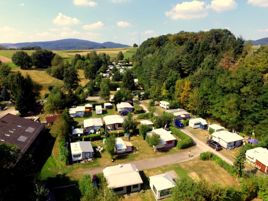 Der in der Nähe von Heidelberg und Michelstadt gelegene Campingplatz im Odenwald ist der ideale Ferienort für Naturfreunde, Sportbegeisterte sowie Ruhe- und Erholungsuchende. 