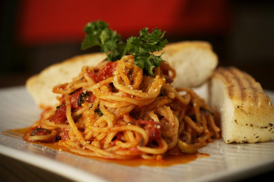Wir bieten leckere italienische Küche zum Abholen. Die Speisekarte ist auf unserer Facebook-Seite zu finden. Anrufen unter 06061 12300 und vorbestellen.