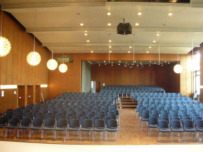 Die Werner-Borchers-Halle steht für Veranstaltungen im kommerziellen Rahmen und für Vereine zur Verfügung. Für Bälle, Seminare, Theateraufführungen und weitere entsprechende Veranstaltungen ist die Halle bestens geeignet.