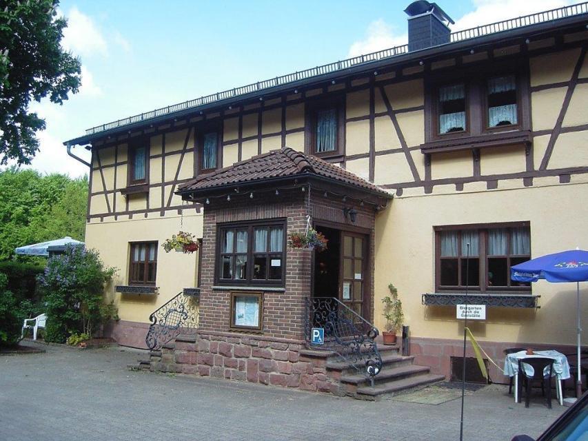 Unmittelbar an der Waldgaststätte Habermannskreuz befinden sich 6 Stellplätze für Wohnmobile. Die Stellplätze sind unweit entfernt von der historischen Altstadt Erbachs.