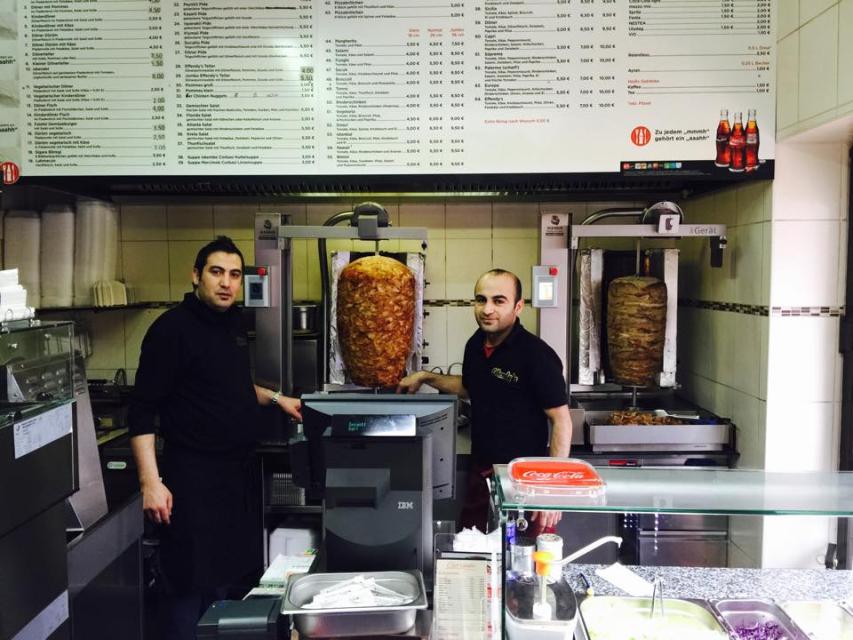 Bei Effendys Pizza und Döner unweit der historischen Altastadt Erbachs gibt es leckere Türkische Spezialitäten, im ganz hohen Niveau. Dank der Döner-Schneide-Roboter ist das Fleisch immer auf den Punkt gegart.
                 title=