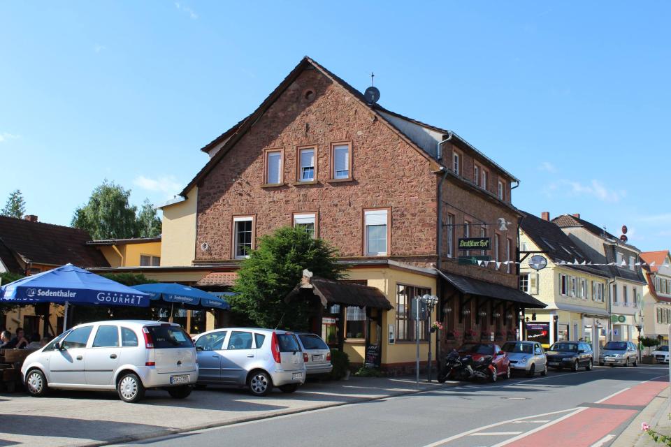 Im Gasthaus Deutscher Hof und Holzwurm im Ortskern von Bad König gibts es leckere deutsche Fleisch- und Fischgerichte.