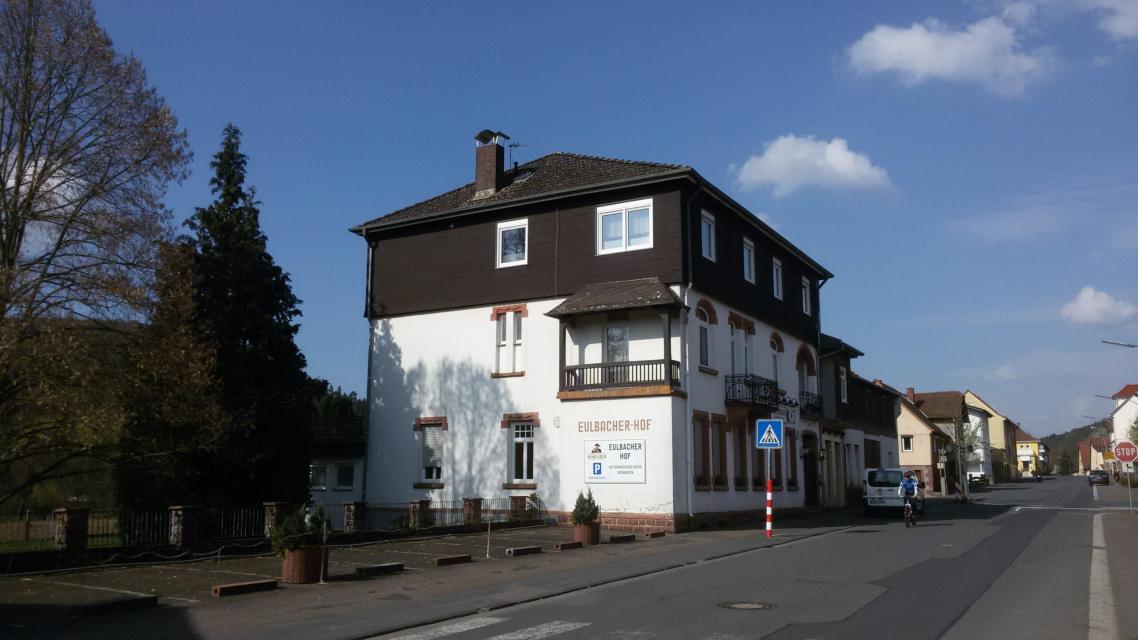 Nach mehr als 20 Jahren Dornröschenschlaf erwachte der gastronomische Bereich des EULBACHER HOF im Mai 2017 wieder als gutbürgerliche Gaststätte, jetzt ergänzt um einen Biergarten.