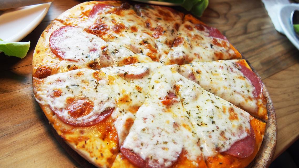Die Pizzeria Girasole bietet seine köstlichen Speisen nun zum Abholen an und sie werden auch geliefert. Bestellungen werden unter 06071-739160 entgegen genommen.