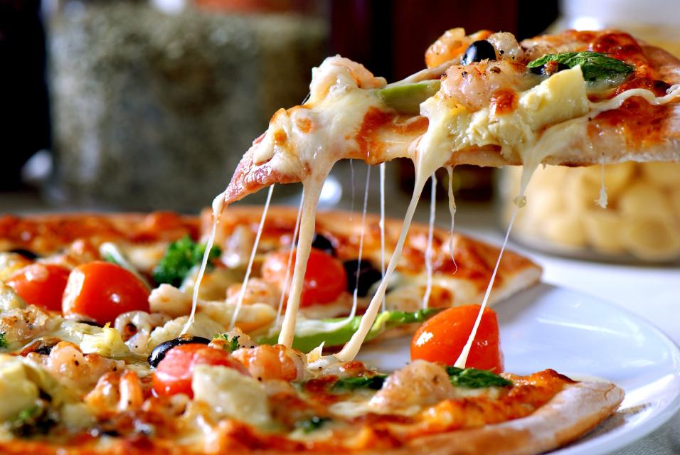 Die Lieferung sowie Abholung von Speisen sind während der normalen Öffnungszeiten möglich. Bestellung unter 06071-7385104 oder online unter pizzajoker-muenster.de. 