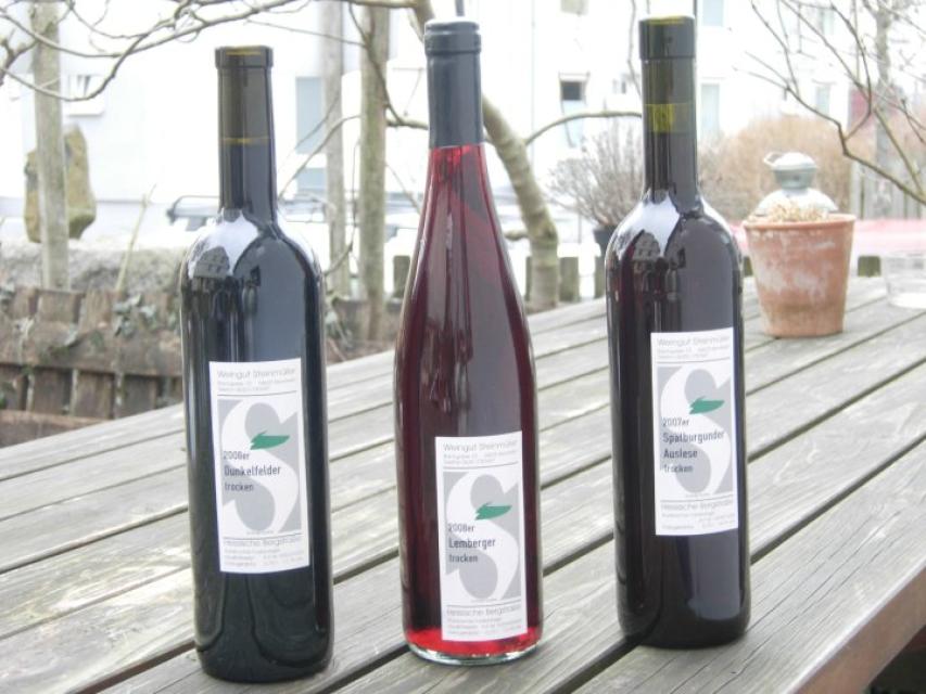Das Weingut Rolf Steinmüller bietet seinen Kunden erlesene Weine und Brände an. Dank regelmäßig stattfindenden Weinproben kann man leicht selber in den Genuss der köstlichen Getränke kommen.