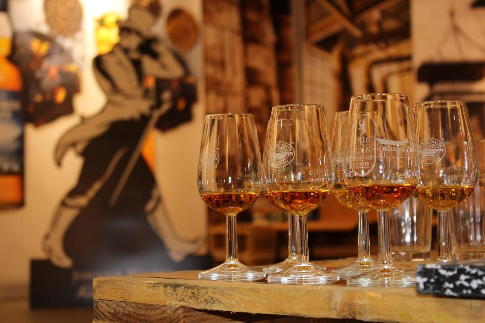Vor rund 20 Jahren wurde in der Edelbrennerei Mück der erste richtige Whisky abgefüllt. Seitdem wurde die Angebotspalette stetig vergrößert.