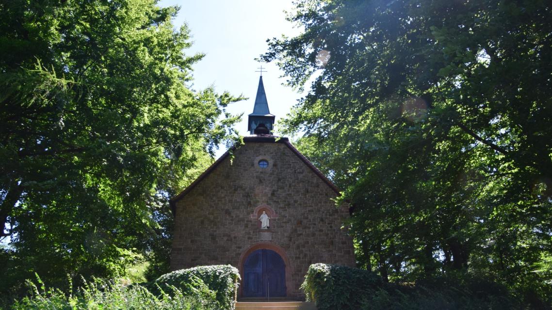 Walburgiskapelle über dem Weschnitztal auf dem Kapellenberg