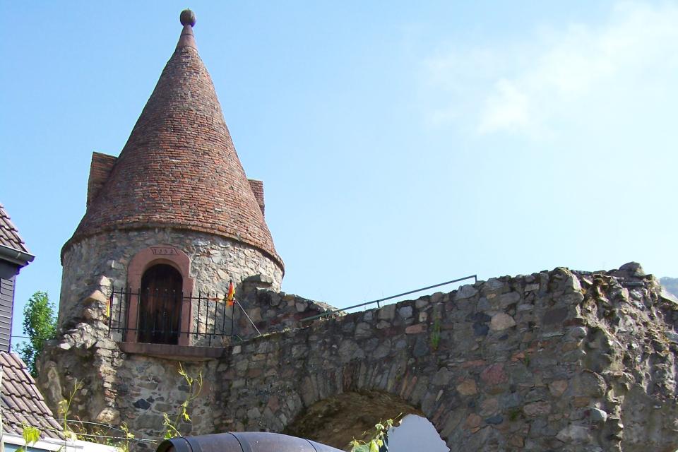 Die Aul ist der einzige erhalten gebliebene Befestigungsturm der Stadtmauer Zwinbenbergs.